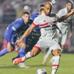 Lucas sobre ganhar títulos pelo São Paulo: "Quero colocar mais quadros na parede do CT"