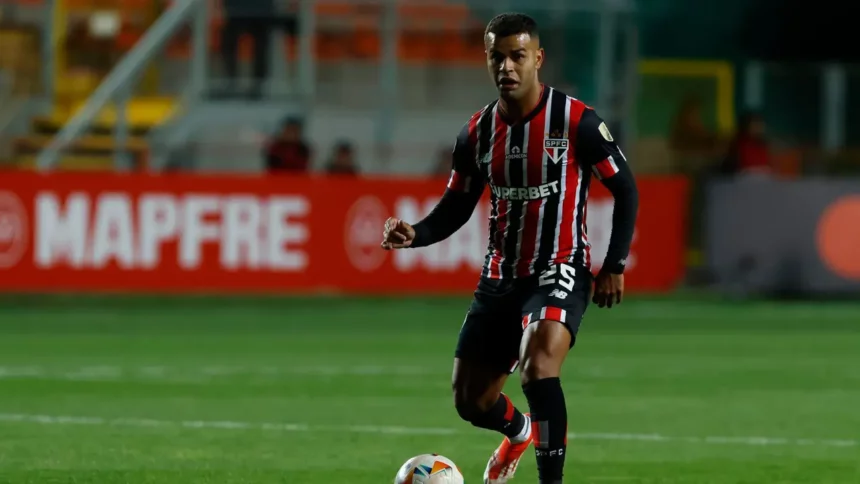 São Paulo enfrenta o Internacional com 3 jogadores pendurados
