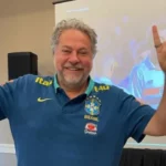 Com a Seleção Brasileira, Casares comemora vitória do São Paulo sobre o Bahia