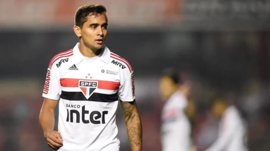 Ex-jogador do São Paulo anuncia aposentaria dos gramados aos 26 anos