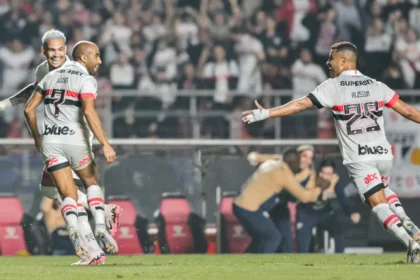 São Paulo quebra sequência negativa, supera o Criciúma e volta a vencer no Brasileirão